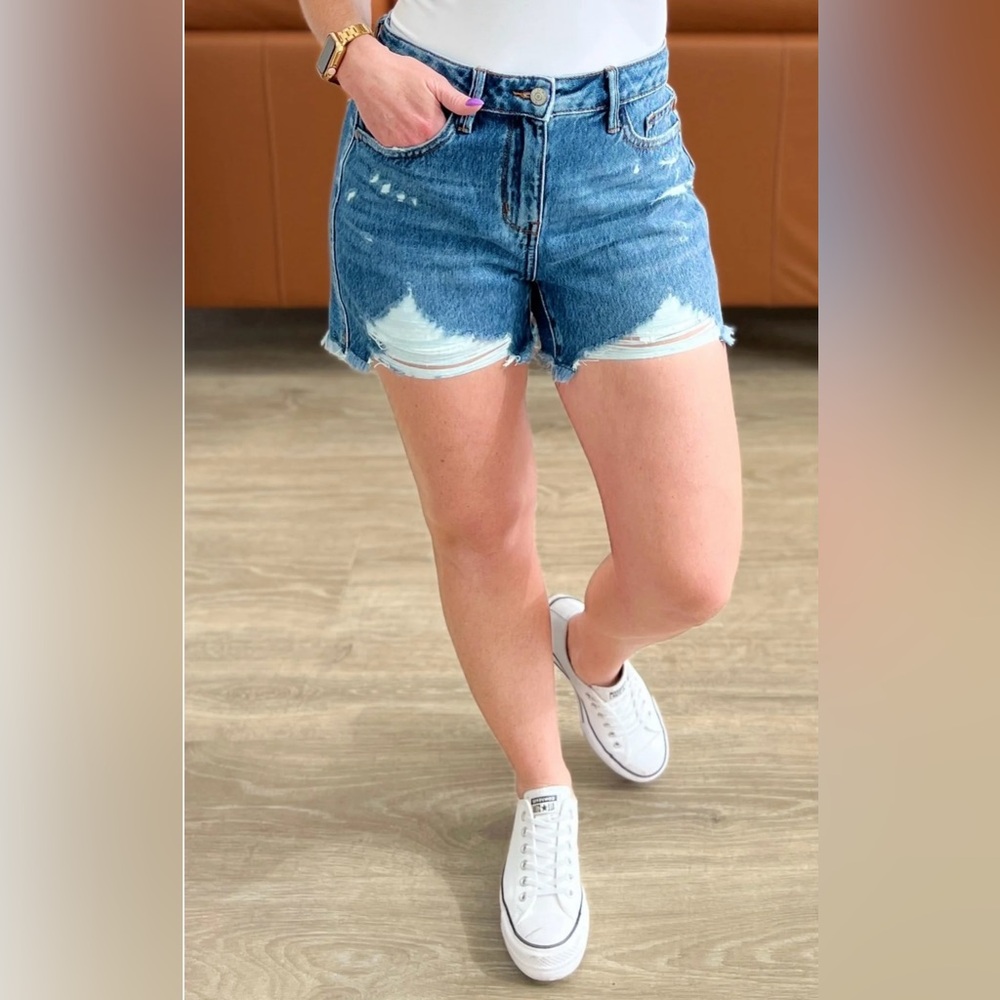 ZCO jeans women’s size 20, premium denim shorts, distressed with lace pockets